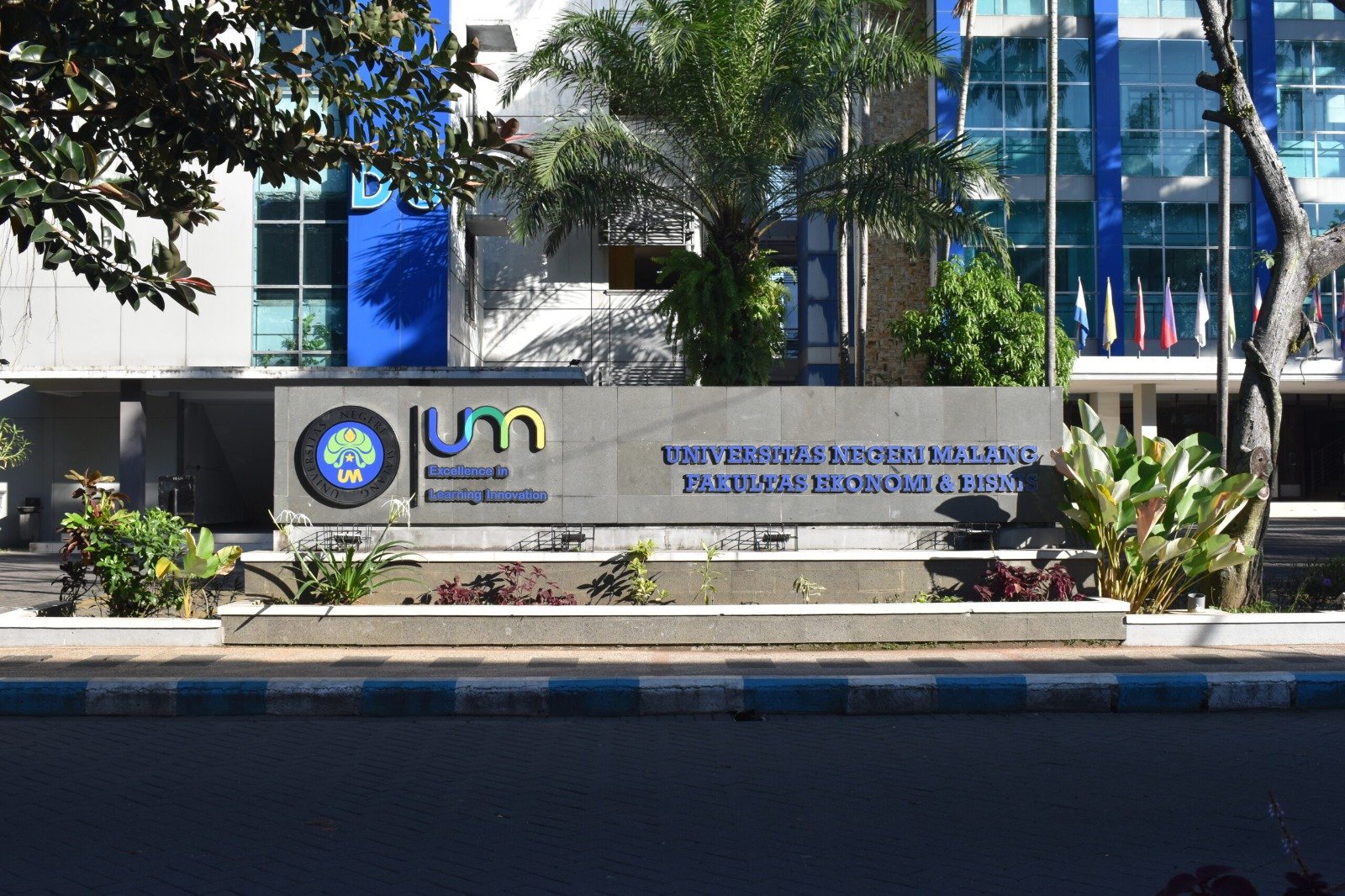 Gedung Rektorat Fakultas Ekonomi dan Bisnis CDC UM